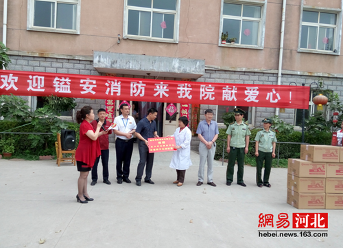 中国镒安消防衡水总代理向养老院捐赠4万余元灭火逃生瓶